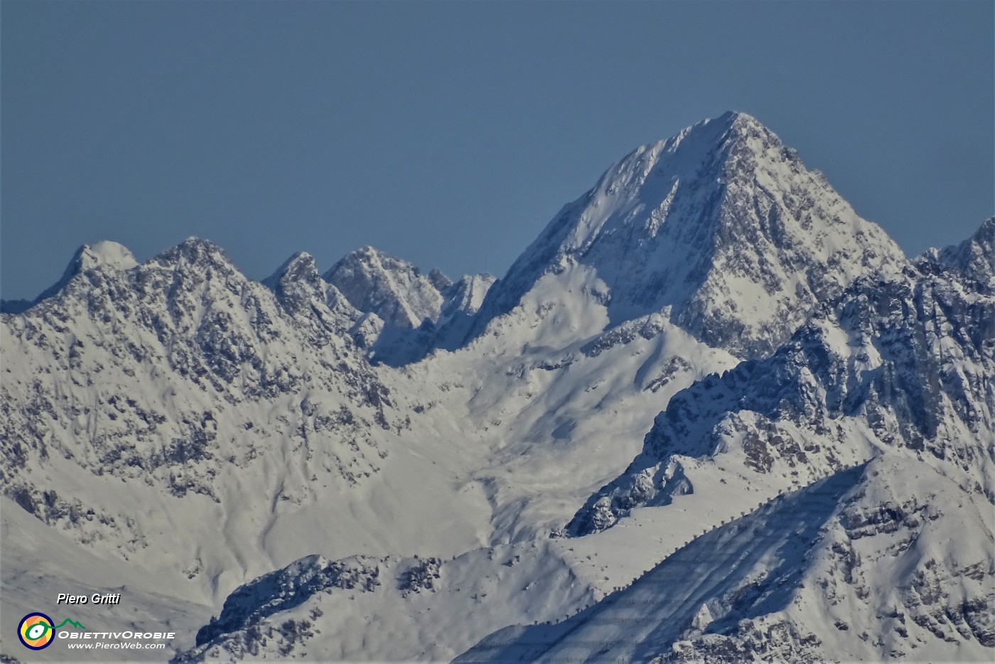 40 E zoom anche sul lontano Pizzo del Diavolo di Tenda.JPG